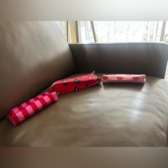 Estee Lauder Eyes, Hearts, Lips Wing Lipsticks and Kisses 3 Cosmetic Bags 💕♥️🫦 - Picture 4 of 13